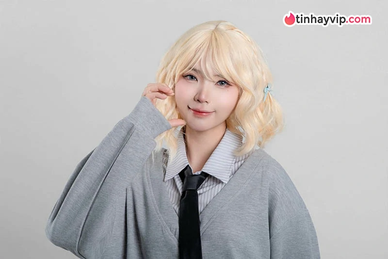 Remind Nè cosplay tiên cá Vodyanitsa quyến rũ hớp hồn fan