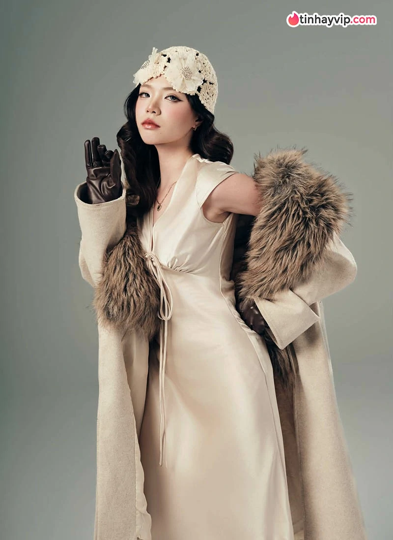 Remind Nè cosplay tiên cá Vodyanitsa quyến rũ hớp hồn fan