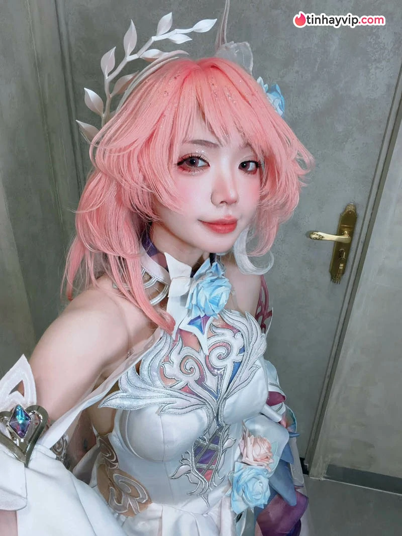 Remind Nè cosplay tiên cá Vodyanitsa quyến rũ hớp hồn fan