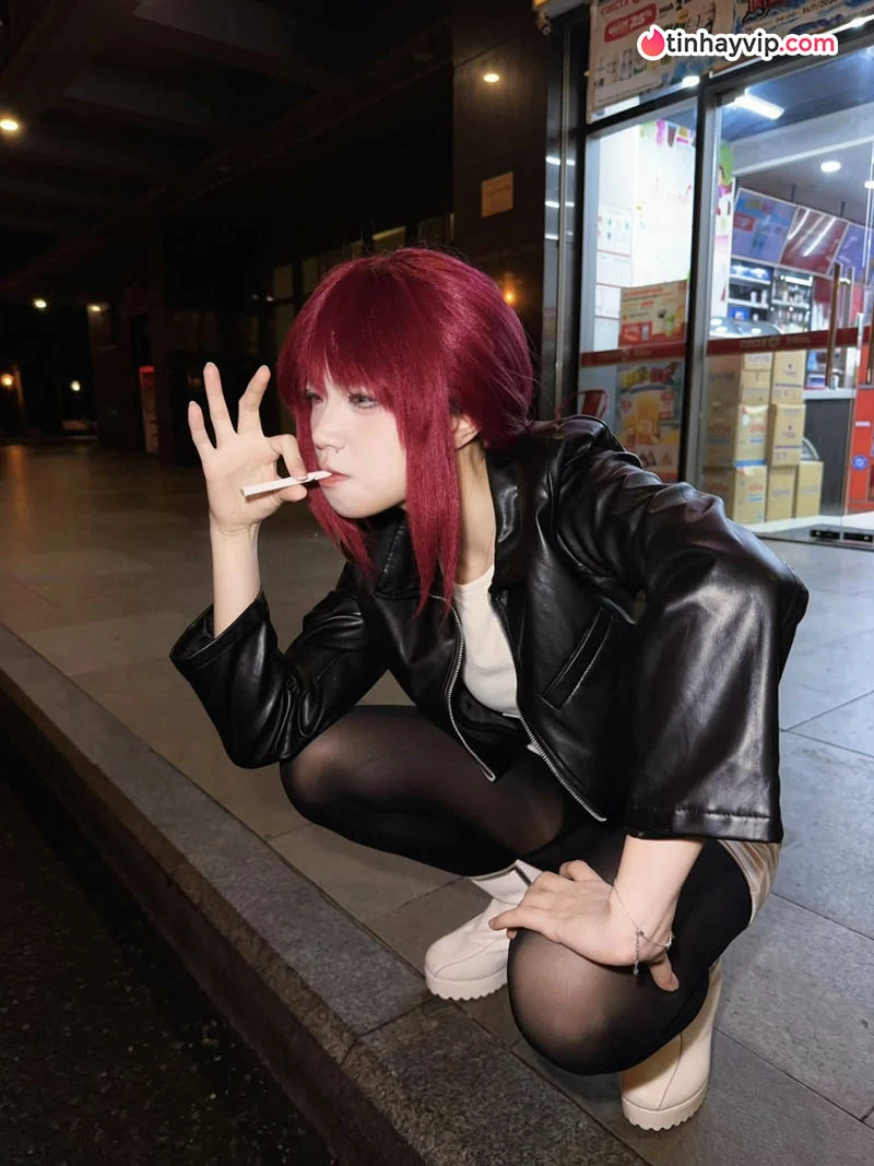 Remind Nè cosplay tiên cá Vodyanitsa quyến rũ hớp hồn fan