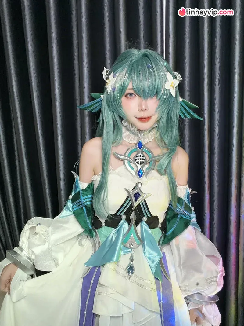 Remind Nè cosplay tiên cá Vodyanitsa quyến rũ hớp hồn fan