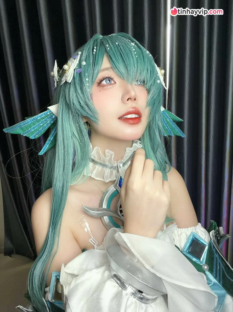 Remind Nè cosplay tiên cá Vodyanitsa quyến rũ hớp hồn fan