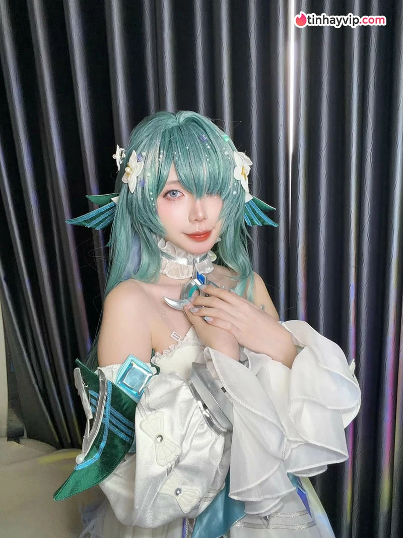 Remind Nè cosplay tiên cá Vodyanitsa quyến rũ hớp hồn fan