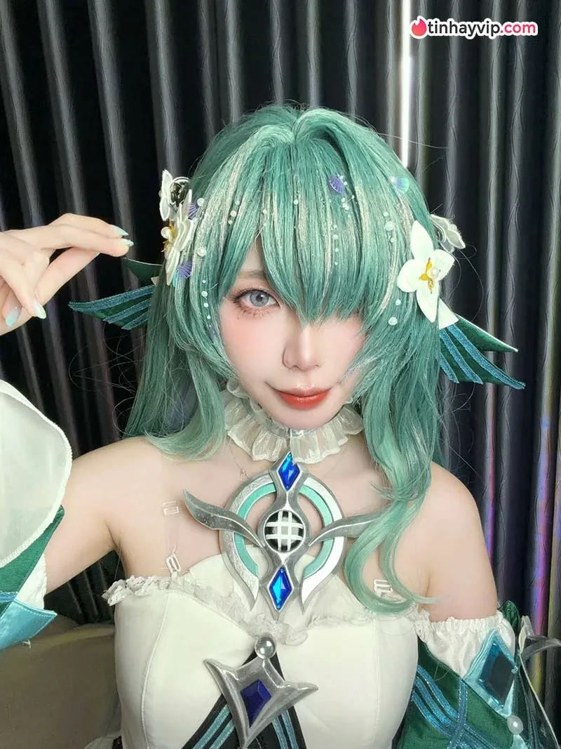 Remind Nè cosplay tiên cá Vodyanitsa quyến rũ hớp hồn fan