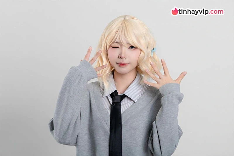 Remind Nè cosplay tiên cá Vodyanitsa quyến rũ hớp hồn fan