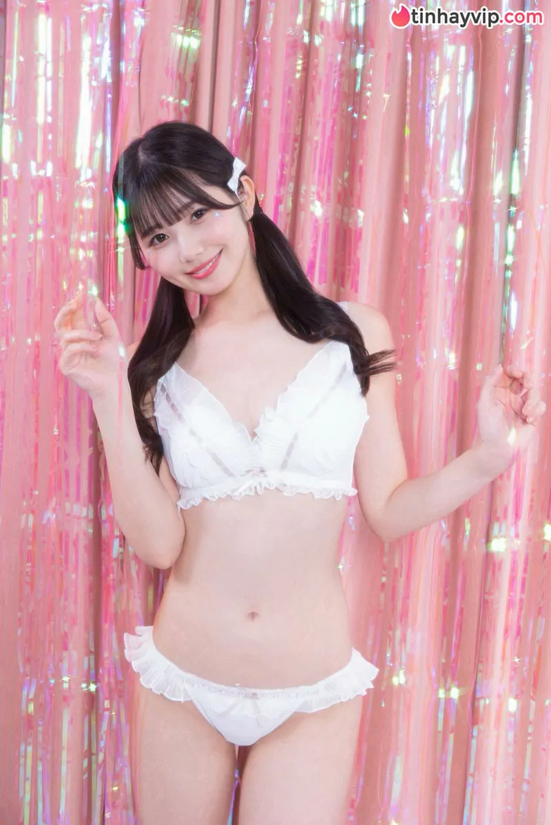 Nàng thơ AV Sana Mashiro diện bikini nửa kín nửa hở đốt mắt cánh mày râu