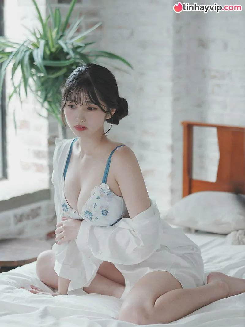 Nàng thơ AV Sana Mashiro diện bikini nửa kín nửa hở đốt mắt cánh mày râu