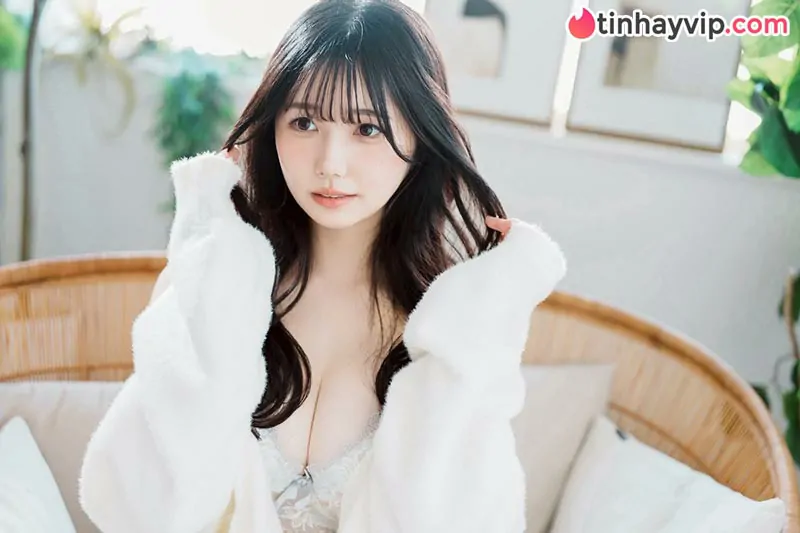 Nàng thơ AV Sana Mashiro diện bikini nửa kín nửa hở đốt mắt cánh mày râu