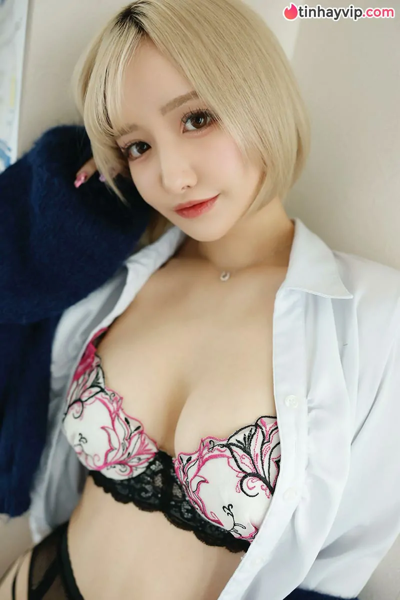 Sarina Momonaga bất ngờ thông báo chuyển hướng làm đạo diễn phim người lớn