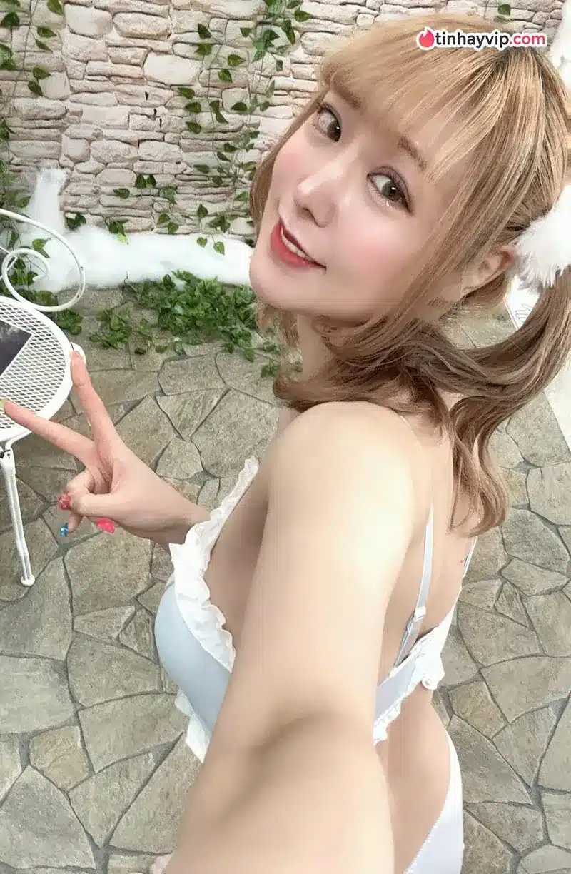 Takanashi Aya hé lộ mặt tối của văn hóa hâm mộ