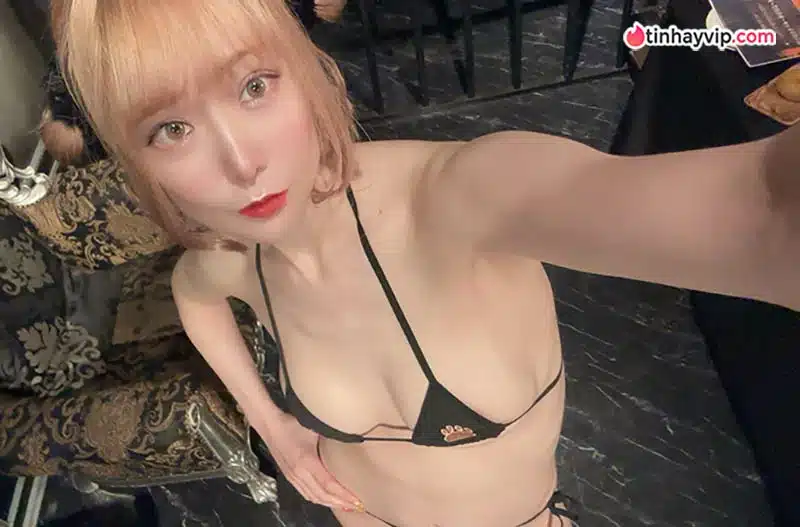 Takanashi Aya hé lộ mặt tối của văn hóa hâm mộ