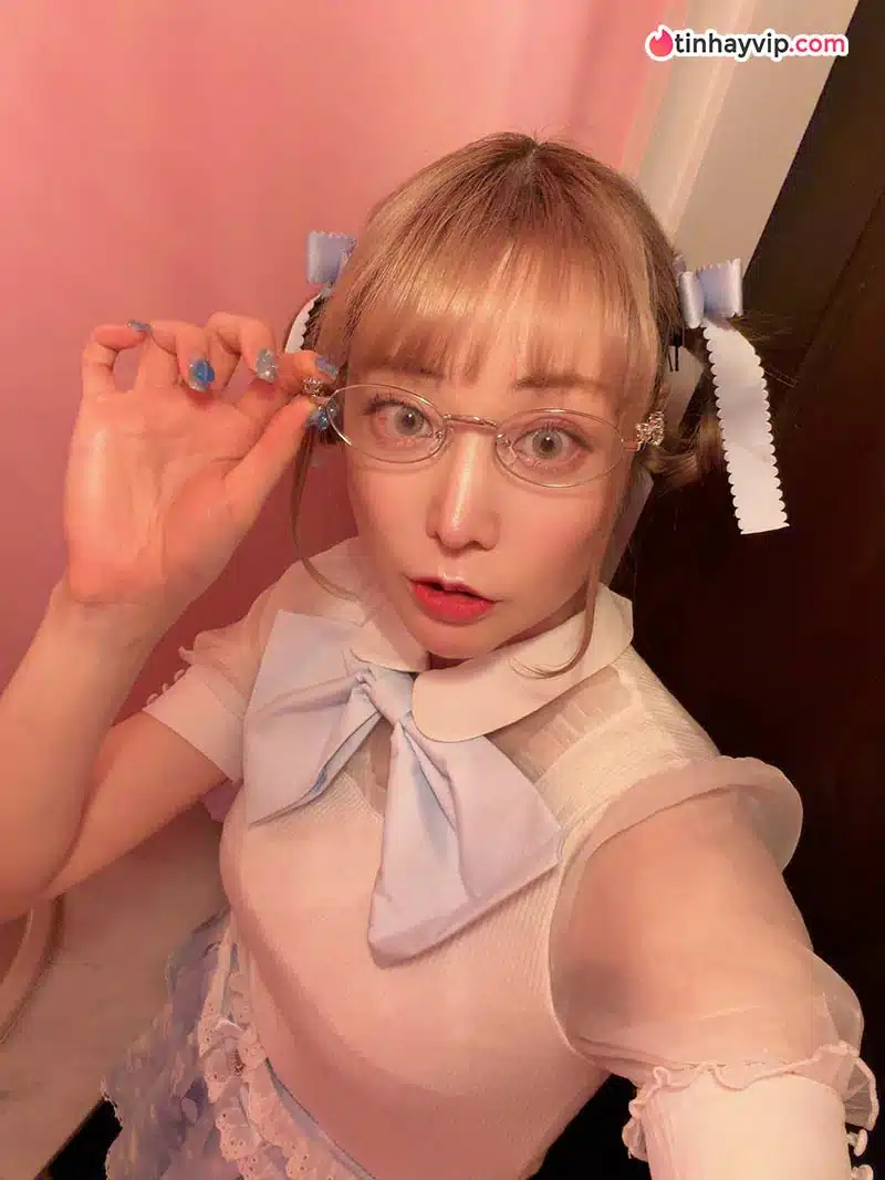 Takanashi Aya hé lộ mặt tối của văn hóa hâm mộ