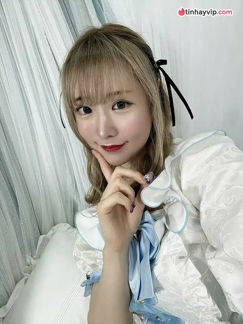 Takanashi Aya hé lộ mặt tối của văn hóa hâm mộ