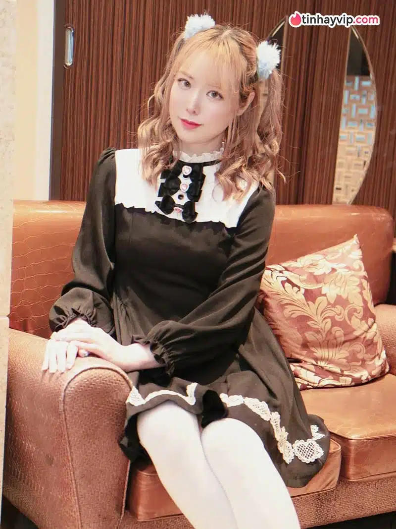 Takanashi Aya hé lộ mặt tối của văn hóa hâm mộ
