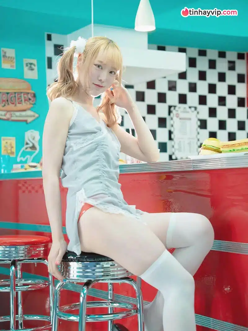 Takanashi Aya hé lộ mặt tối của văn hóa hâm mộ