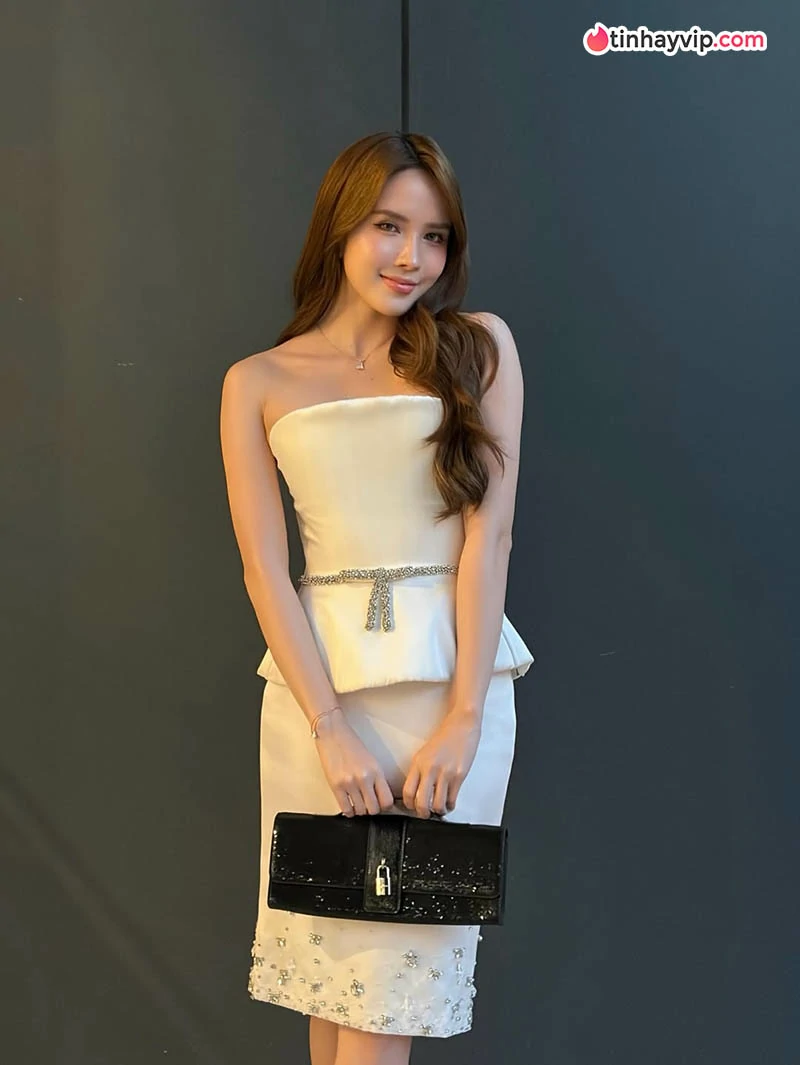 Thiều Bảo Trâm gây chú ý với tạo hình mới trong MV Tạnh Mưa