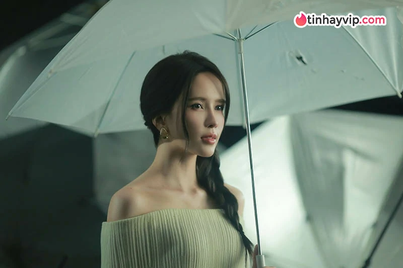 Thiều Bảo Trâm gây chú ý với tạo hình mới trong MV Tạnh Mưa