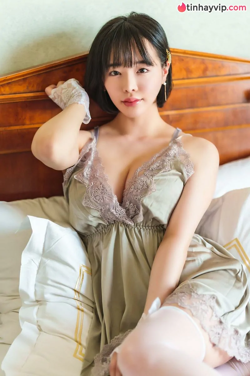 Người đẹp Tsubaki Sannomiya tạm dừng đóng phim AV để sang Anh du học