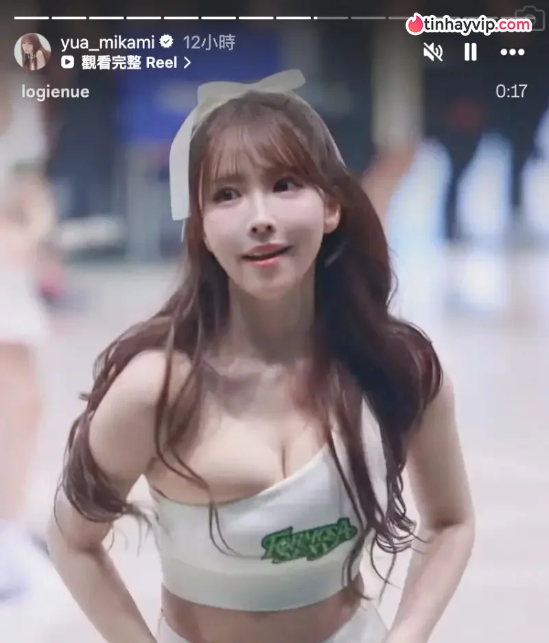 Yua Mikami suýt lộ hàng khi đang nhảy cổ vũ