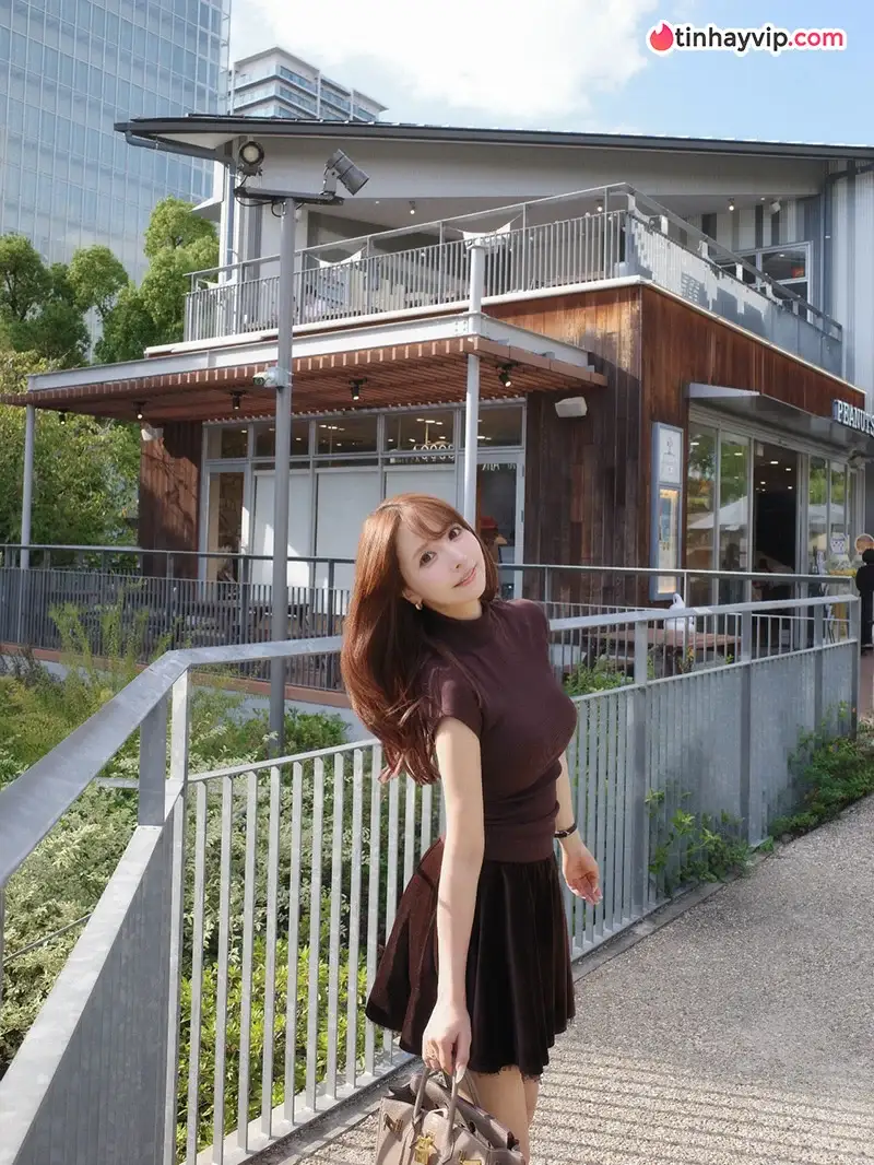 Yua Mikami suýt lộ hàng khi đang nhảy cổ vũ