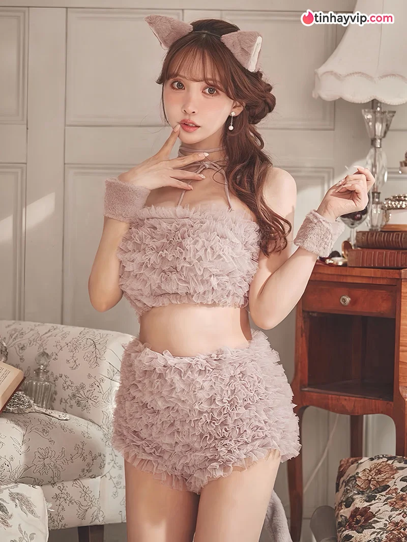 Yua Mikami suýt lộ hàng khi đang nhảy cổ vũ